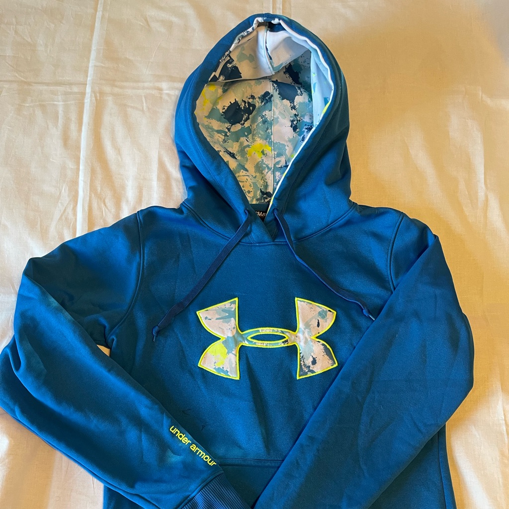 252 Under Armour Hoodie